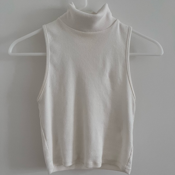zara sleeveless turtleneck crop - Picture 3 of 3